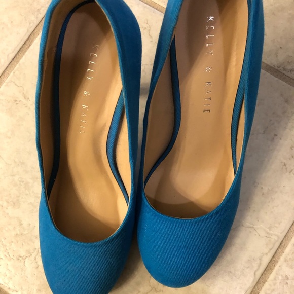 Turquoise blue fabric pumps with stacked heel - Picture 5 of 8